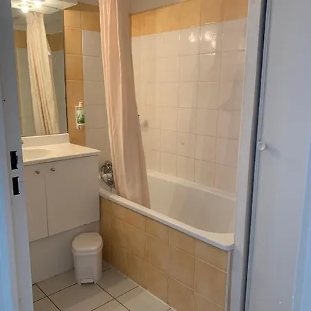 מלון דירות Mayflower 3*